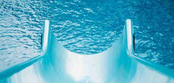 A Backyard Paradise: 5 Pool Customizations To Consider